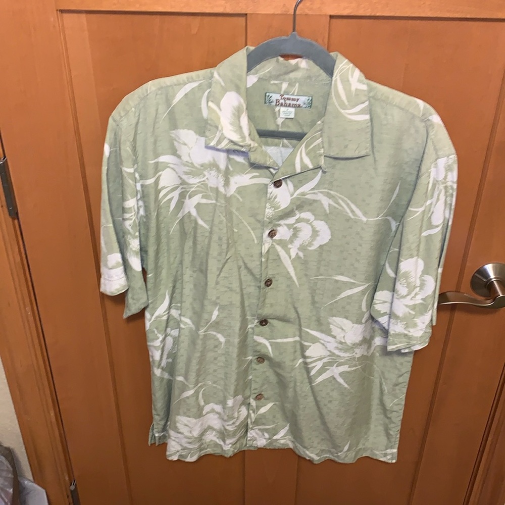Tommy Bahama Vintage Floral Button Down size Medium